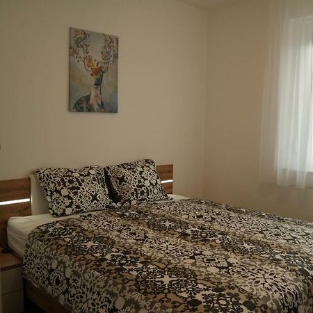 Holiday Apartman With Free Parking Gyor Exterior photo