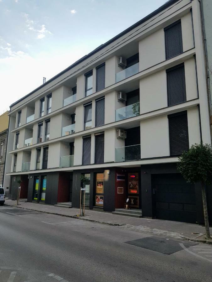 Holiday Apartman With Free Parking Gyor Exterior photo