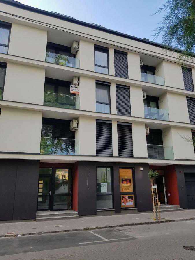 Holiday Apartman With Free Parking Gyor Exterior photo