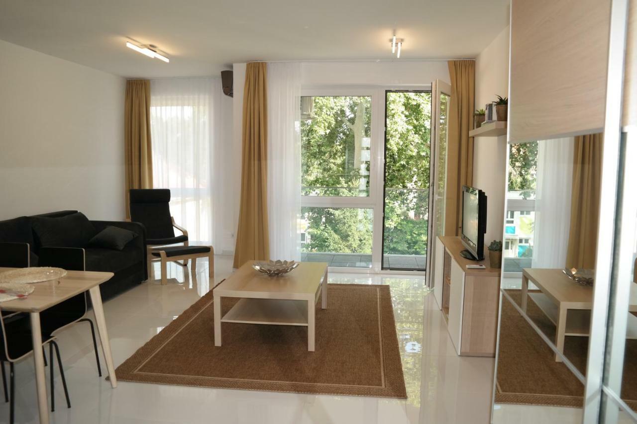 Holiday Apartman With Free Parking Gyor Exterior photo