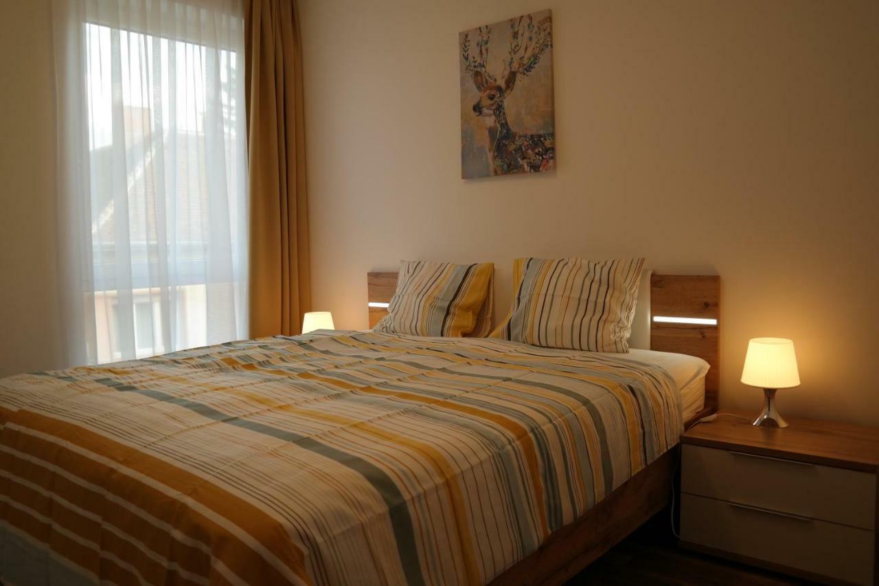 Holiday Apartman With Free Parking Gyor Exterior photo