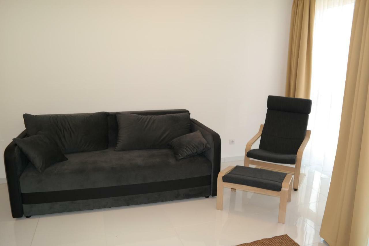 Holiday Apartman With Free Parking Gyor Exterior photo