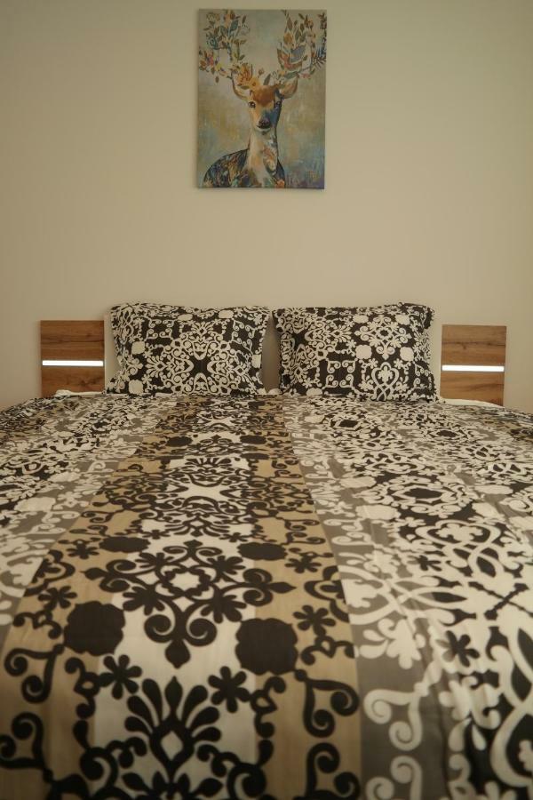 Holiday Apartman With Free Parking Gyor Exterior photo