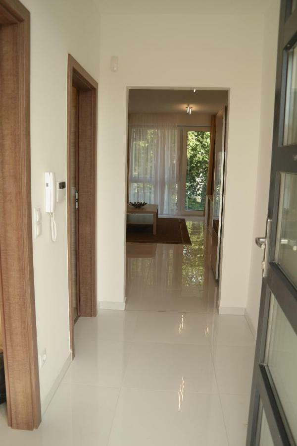 Holiday Apartman With Free Parking Gyor Exterior photo